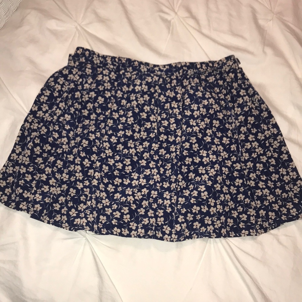 Navy and Tan Flowered Skort - Picture 3 of 5